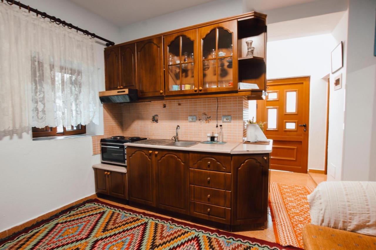 Gjirokastër Bb Traditional Apartment מראה חיצוני תמונה